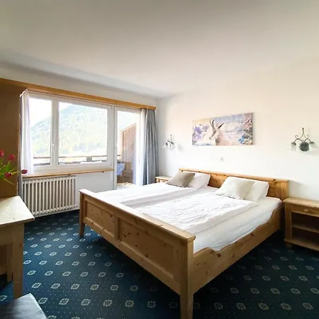 Cresta Hotel