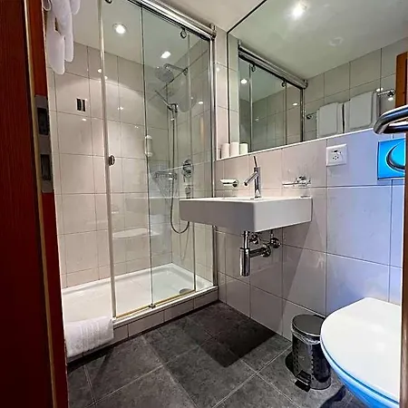 Cresta Hotel