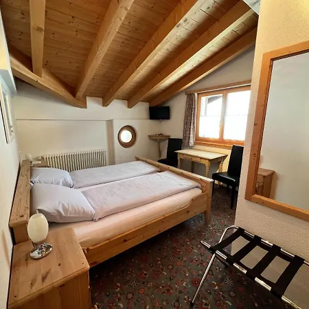 Отель Cresta 3*