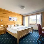 Cresta Hotel